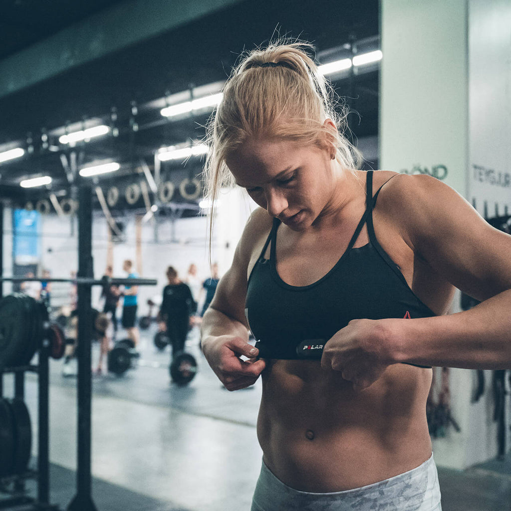 Woman wearing a Polar H10 Heart Rate Monitor  about do a Gym Workout