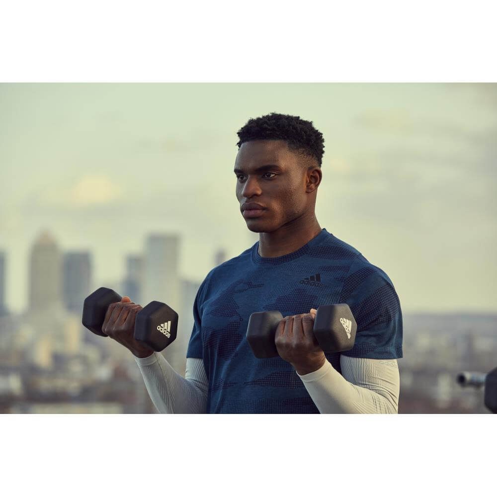 Man performing bicep curls with 2 Adidas 5kg Dumbbells 