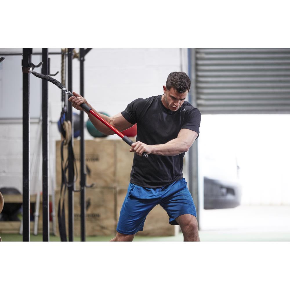 Man perfoming an strength workout with an Adidas trainbar 