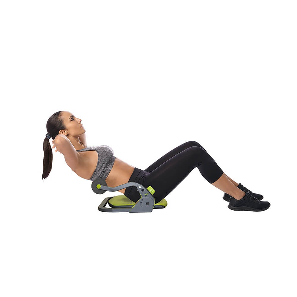 Woman exercising on a body-sculpture-core-trimmer-1